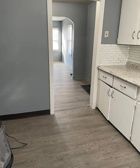 680 S Napoleon Ave — Photo 2