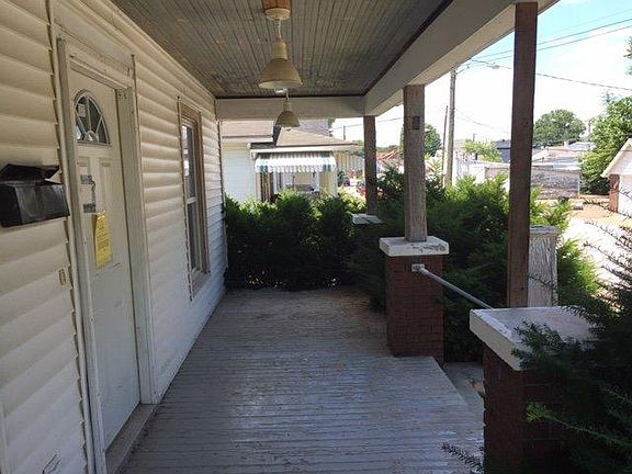 2nd image of 1022 Williams St