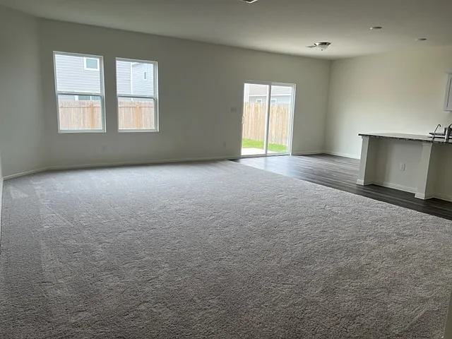 243 Thistle Ln — Photo 4