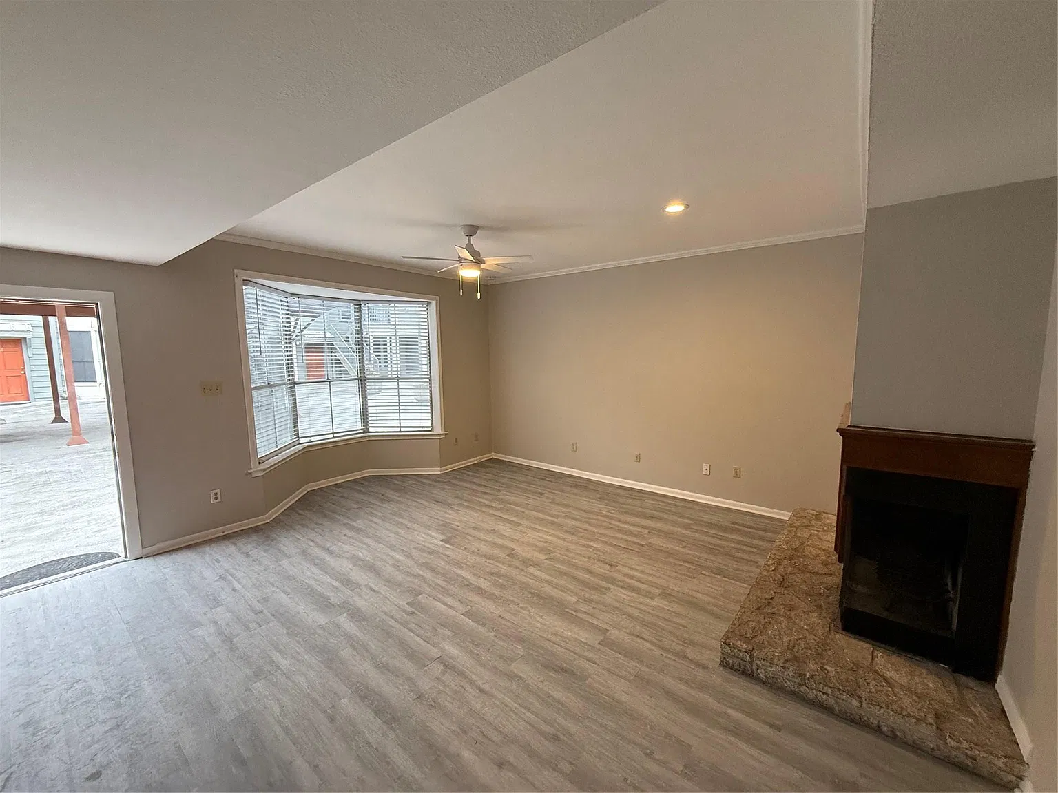 3 bed, 2.5 bath, 1172 sqft, $3,200 — Photo 2