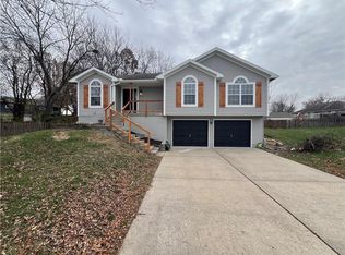 4902 NW Nantucket Dr, Blue Springs, MO 64015