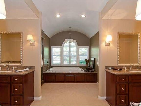 Luxurious master bath