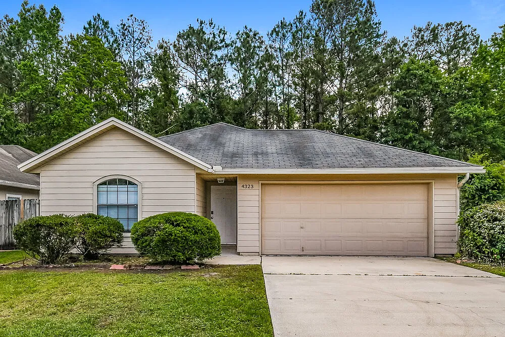 3 bed, 2.0 bath, 1300 sqft, $1,780 — Photo 1
