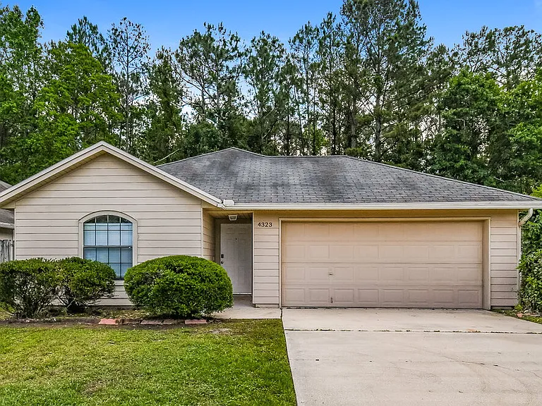 4323 Hanging Moss Dr — Photo 1