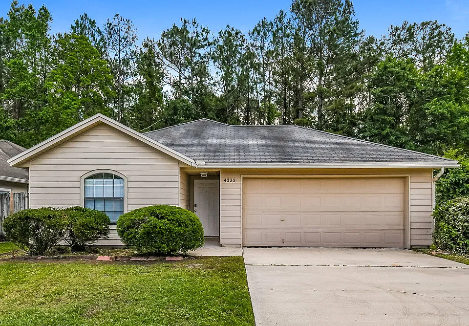 4323 Hanging Moss Dr