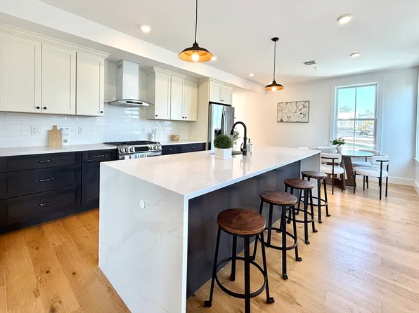 165 Everett St #7, Boston, MA 02128