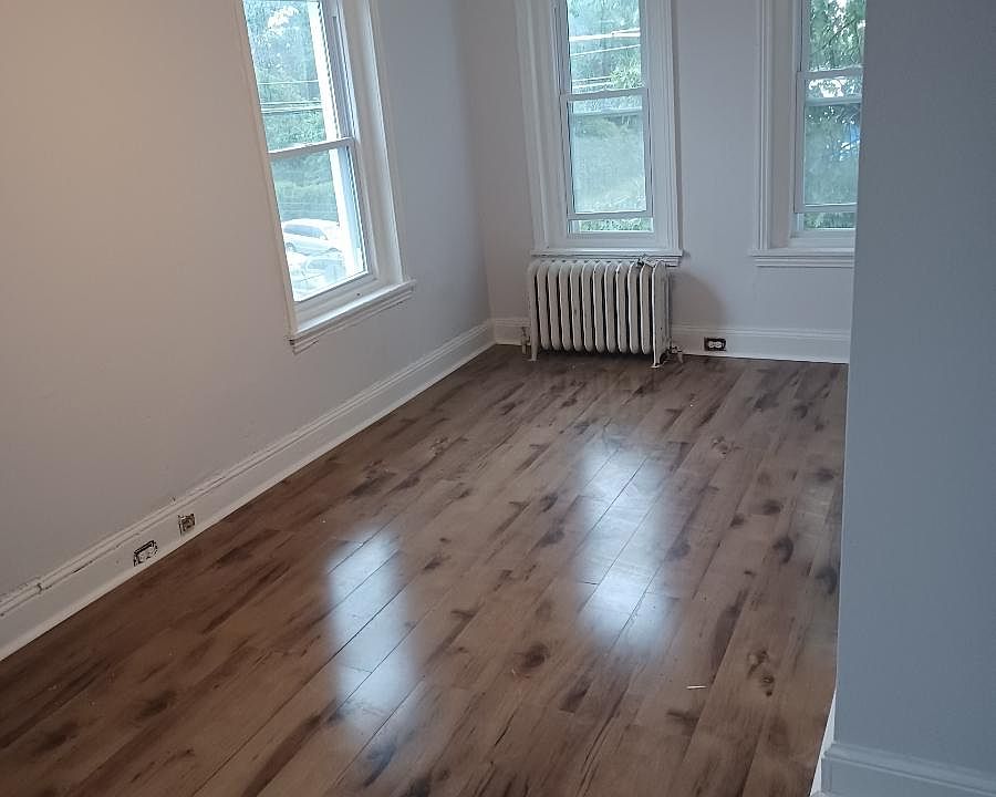 1st image of 101 W Queen Ln Floor 2