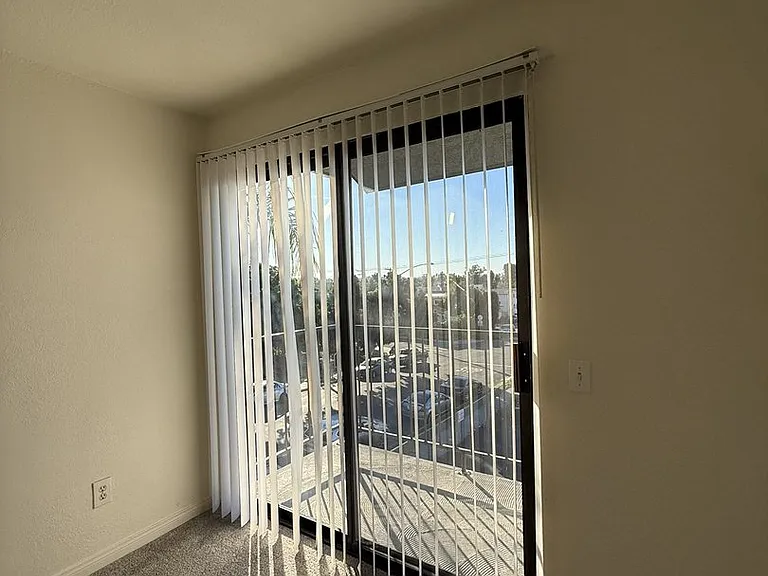 4120 Estrella Ave #14 — Photo 8