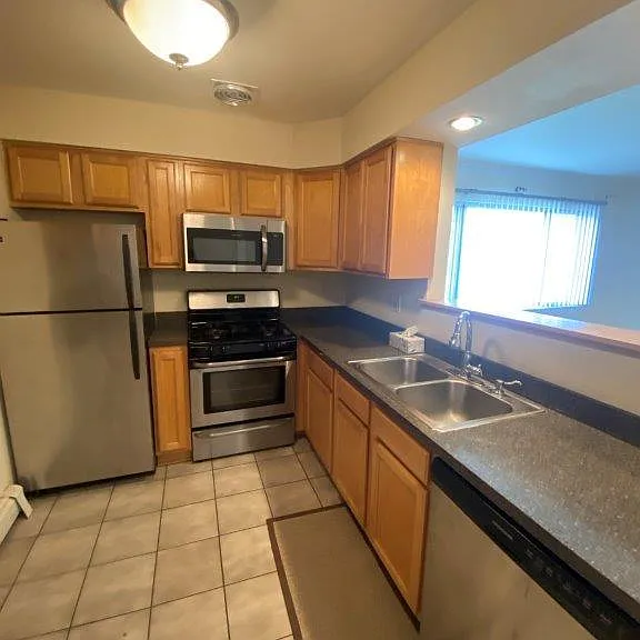 205 W Miner St #4 — Photo 1