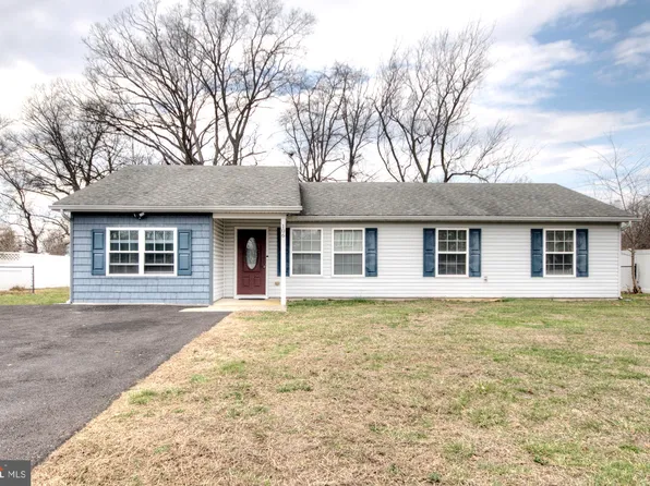 106 Snowdrop Ln, Carneys Point, NJ 08069