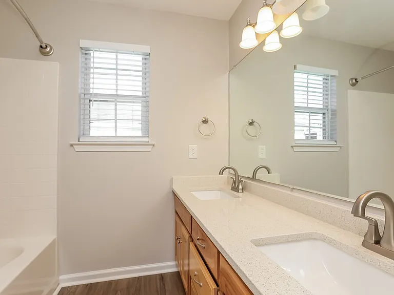 323 Buttonwood Dr — Photo 10