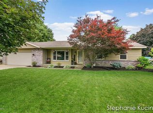 2262 Greendale Dr, Jenison, MI 49428