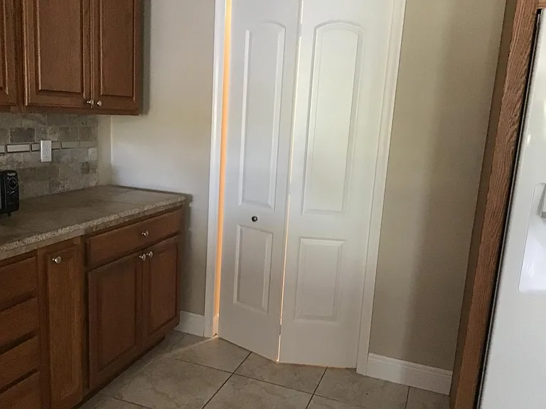 Door to laundry/pantry