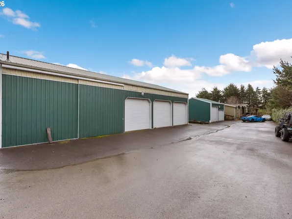 63255 Sunrise Rd, Coos Bay, OR 97420