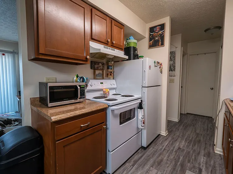 Allen Creek Apartments — Photo 39