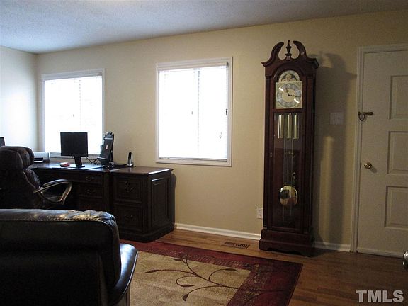 3rd image of 1423 Oak Forest Dr
