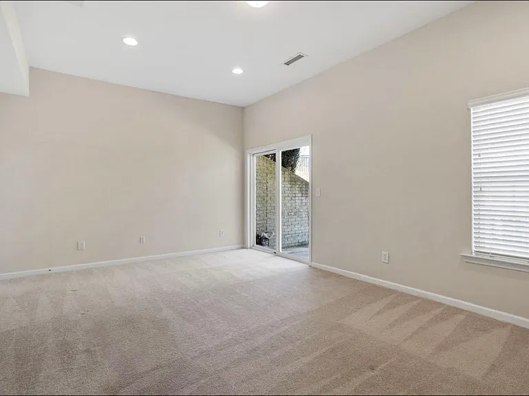 305 Anterbury Dr — Photo 14