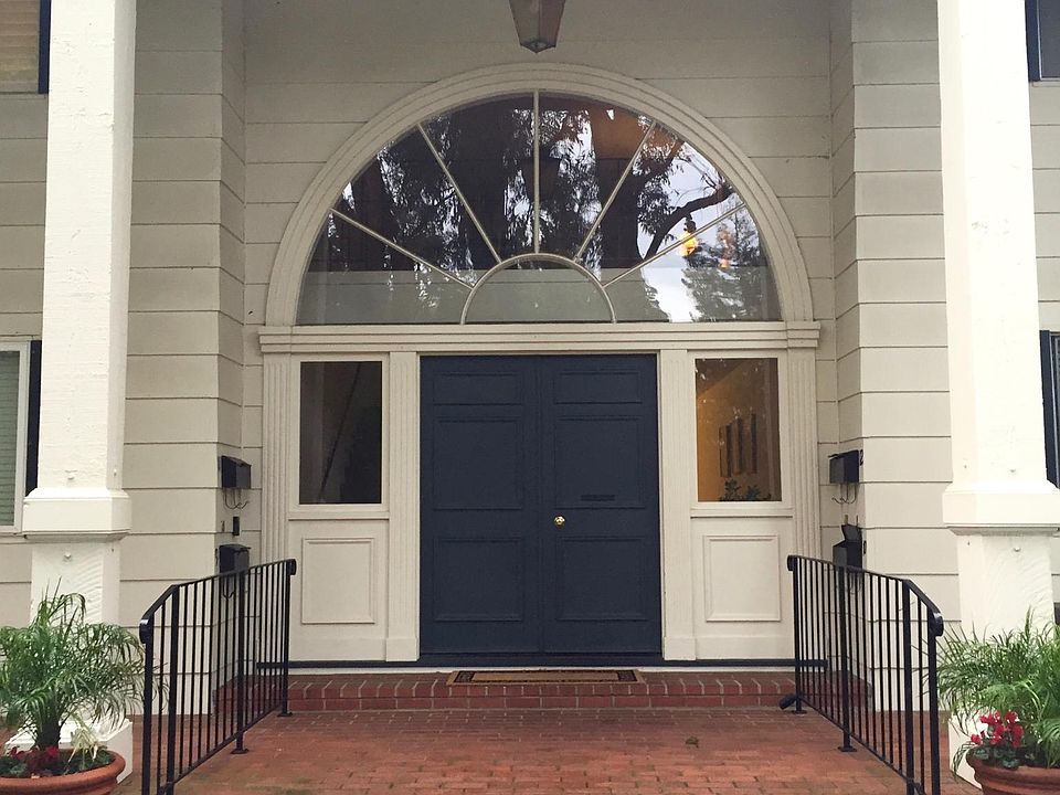 Entrance to 4-plex