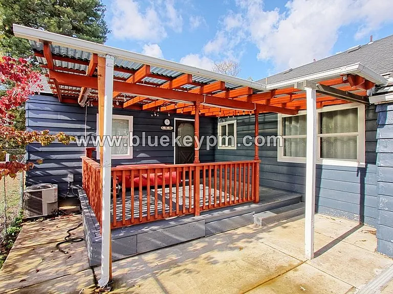 12220 SE Mill St — Photo 14
