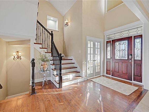 4th image of 4904 Lewis Dr