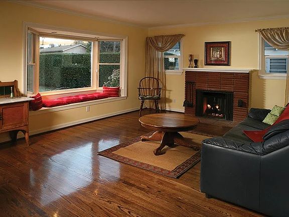 2nd image of 2916 Sycamore Ave