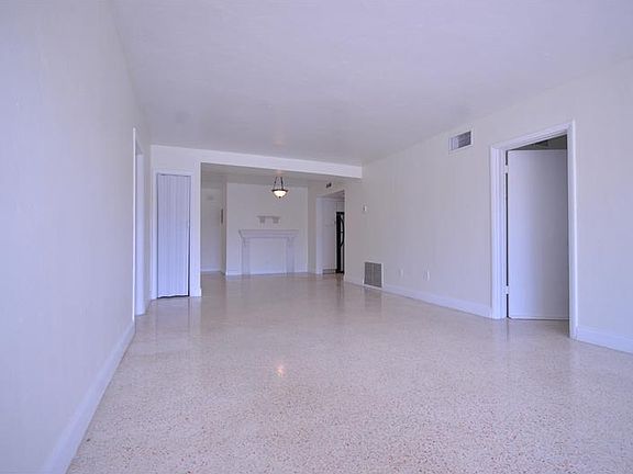 3rd image of 7835 Crespi Blvd APT 3
