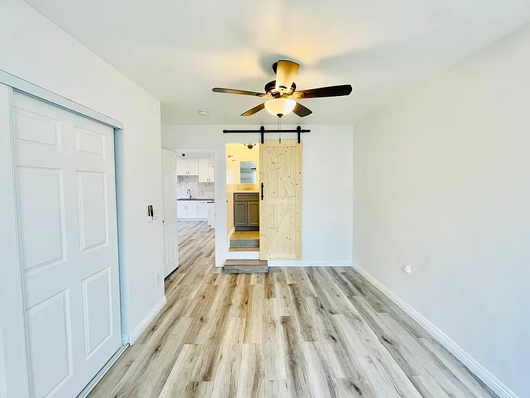 142 E Morgan St #B — Photo 5