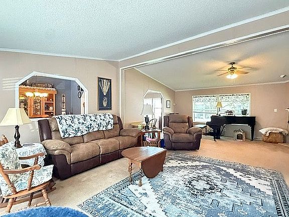5th image of 597 Hawthorne Ln
