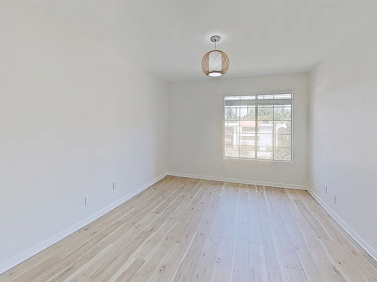 5550 Owensmouth Ave #310 — Photo 7