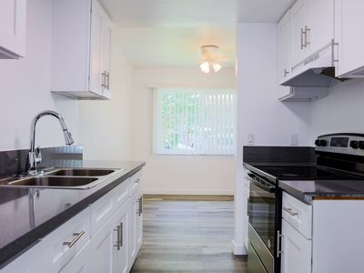 2709 S Baker St, Santa Ana, CA, 92707