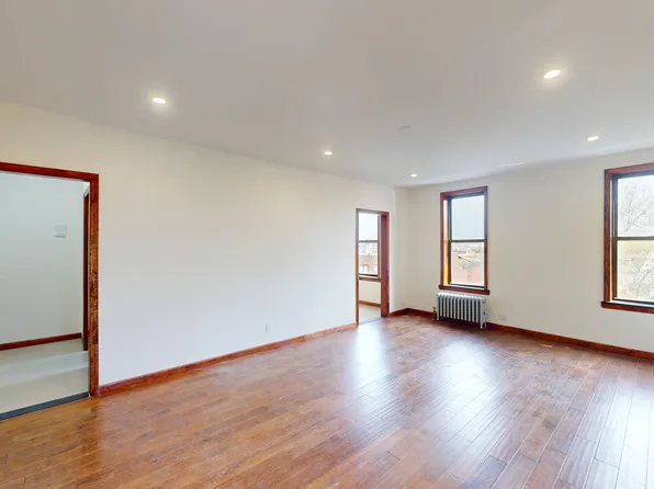 42-70 156th St #4CL, Flushing, NY 11355