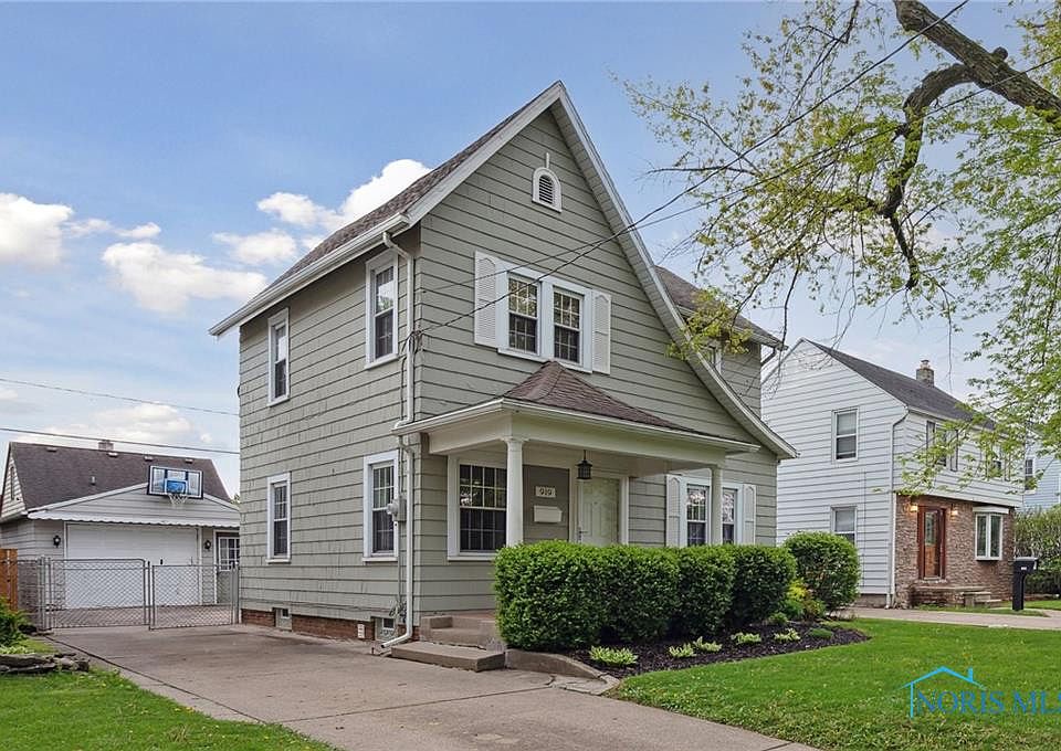 1st image of 919 W Gramercy Ave
