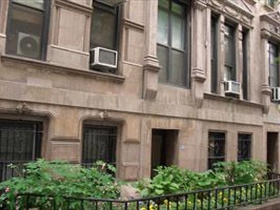 5th image of 107 W 70th St APT 1F