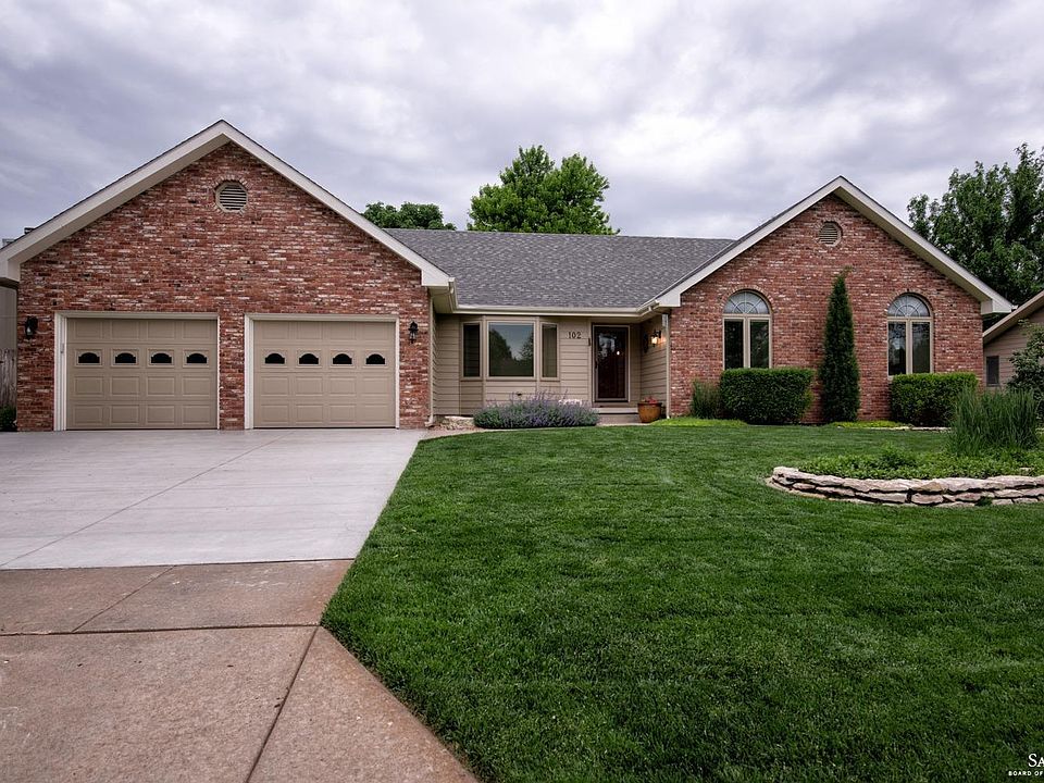 1st image of 102 S Bradley Dr