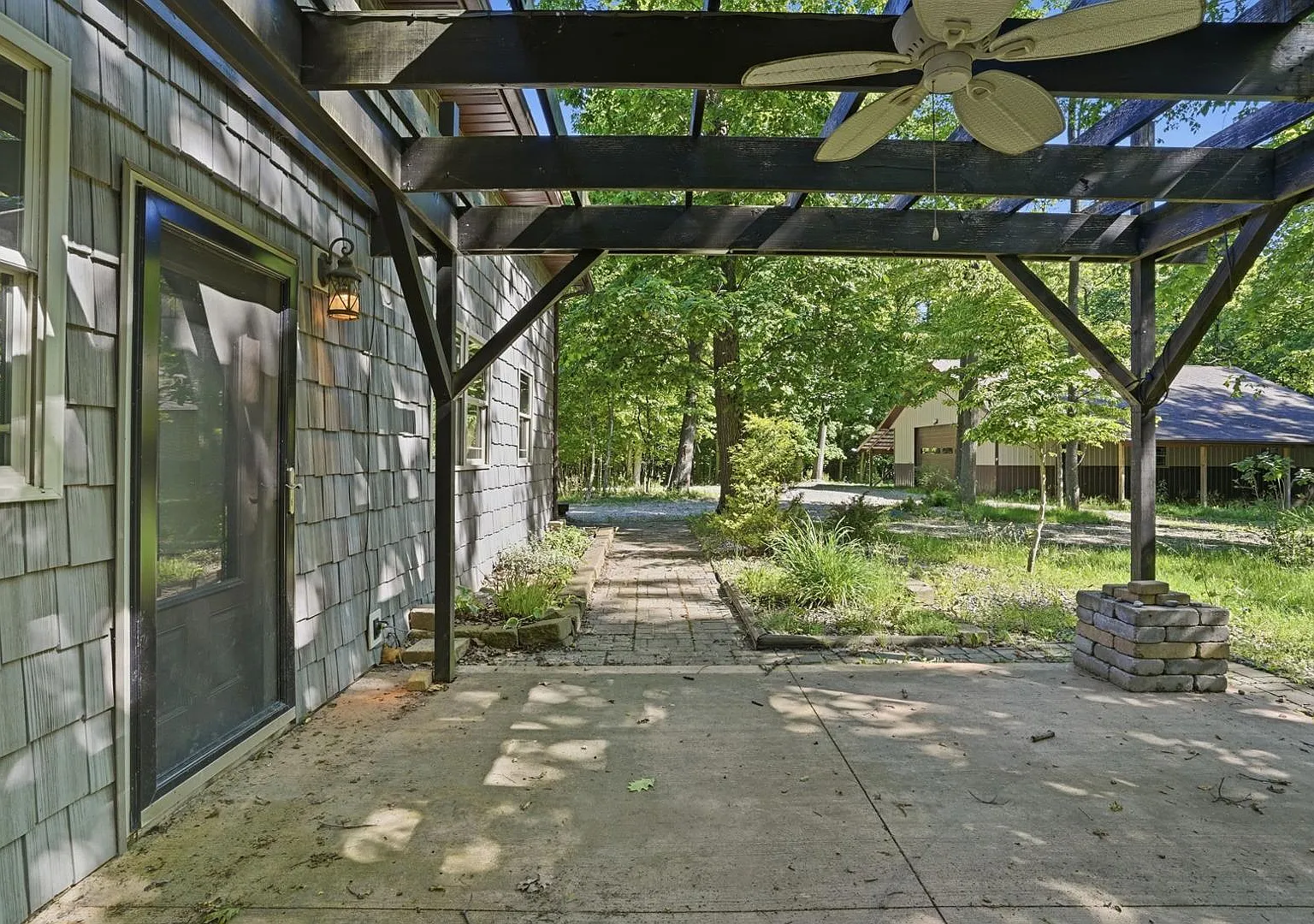 3 bed, 3.0 bath, 2000 sqft, $4,600 — Photo 4