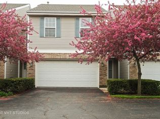 23 Colonial Ct, Streamwood, IL 60107