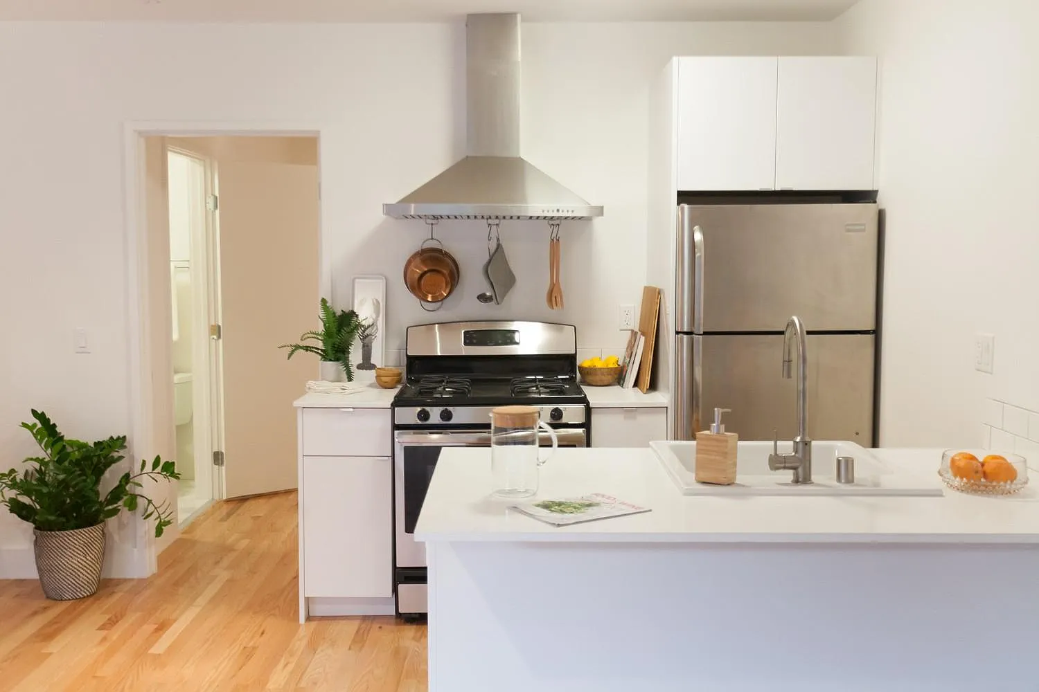 1 bed, 450 sqft, $2,200 — Photo 2
