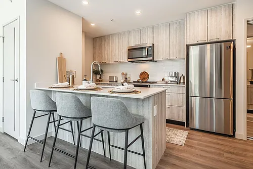 1400 Quadra St Photo 1