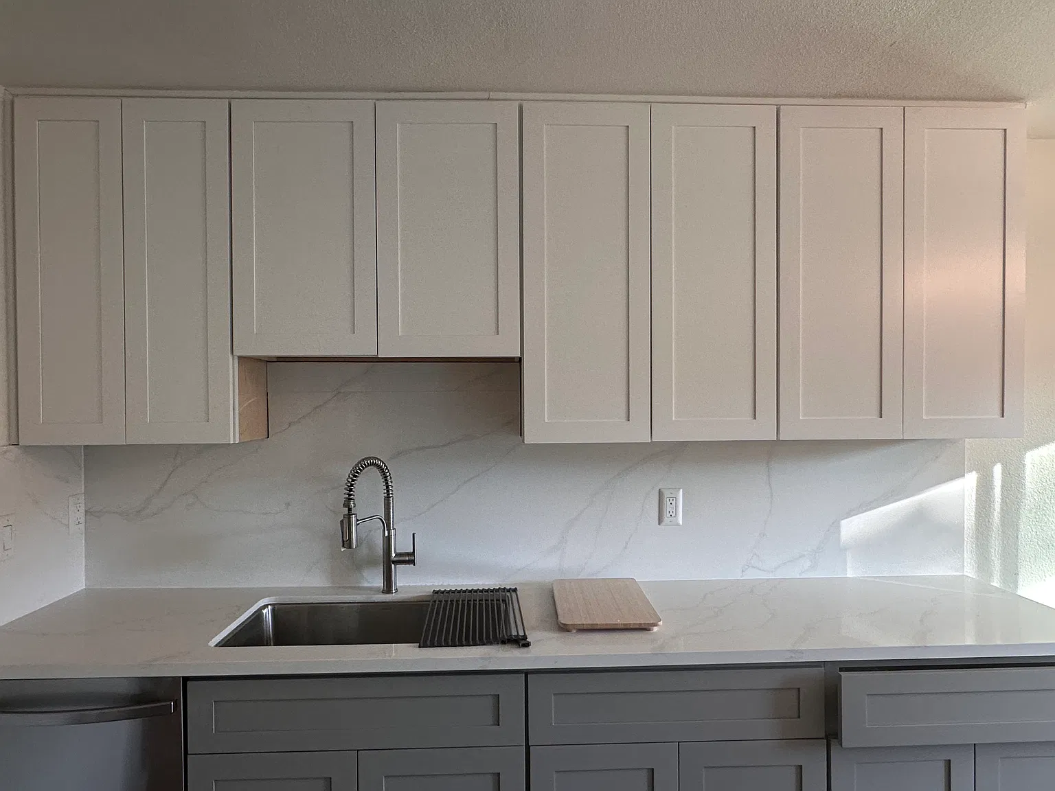2 bed, 889 sqft, $2,380 — Photo 3