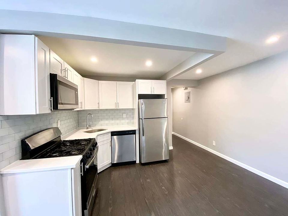 2nd image of 1661 Topping Ave #A