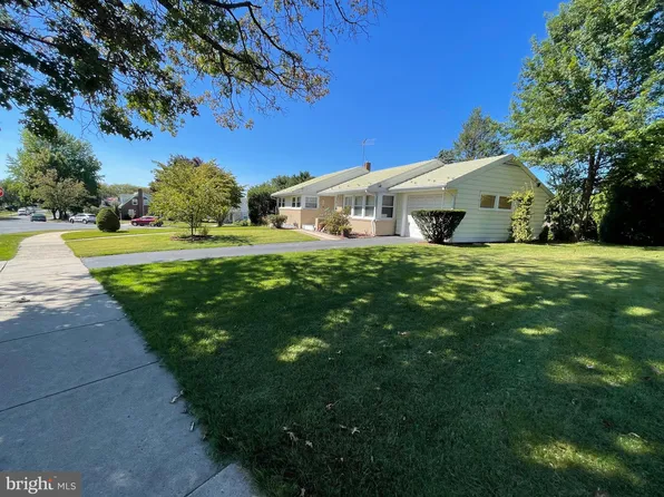 19 Spring Crest Blvd, Sinking Spring, PA 19608