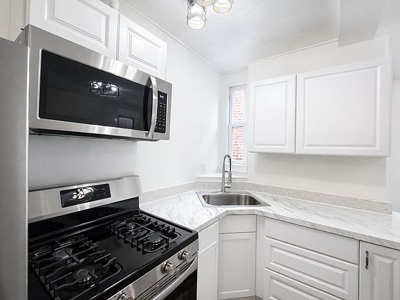 4th image of 210 Laurens St APT 3