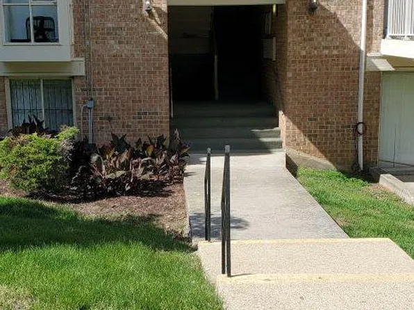 2630 Wagon Dr APT 2C, Alexandria, VA 22303