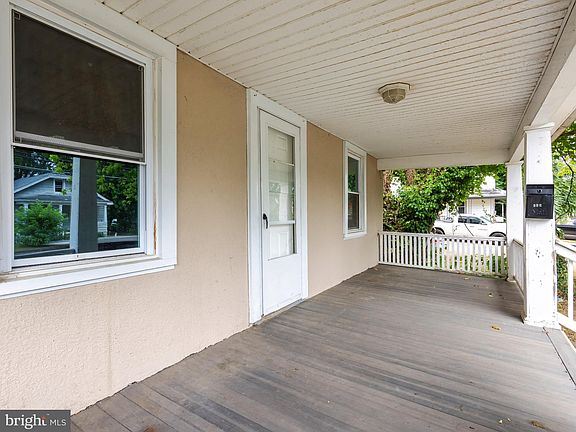3rd image of 392 South Ave