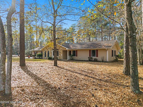 5th image of 42 Pinewood Drive