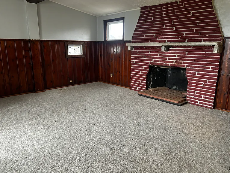 11902 Milligan Ave — Photo 2