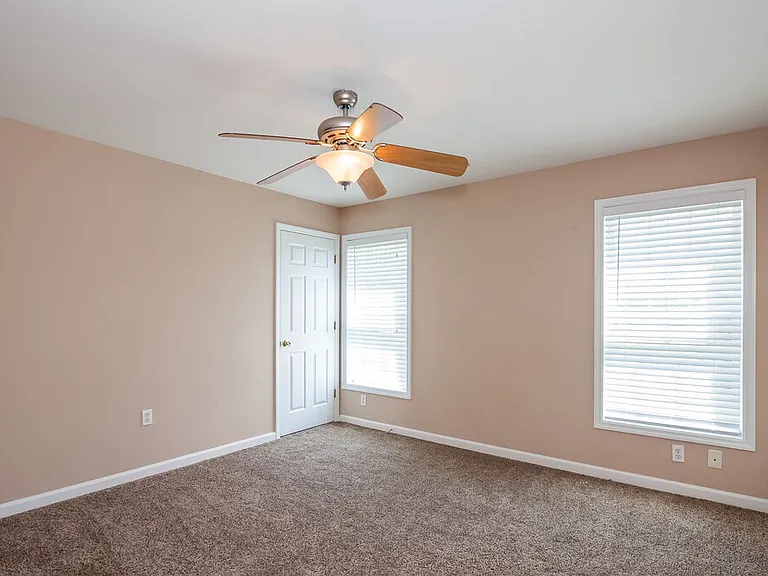 906 Houston Heights Rd — Photo 15