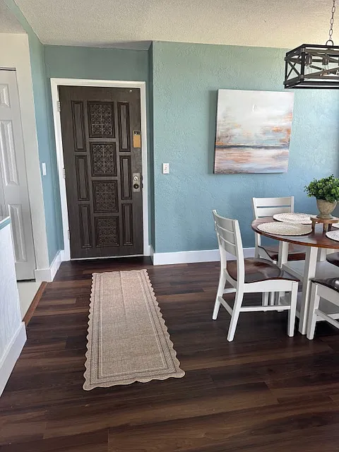 2 bed, 1300 sqft, $2,300 — Photo 4