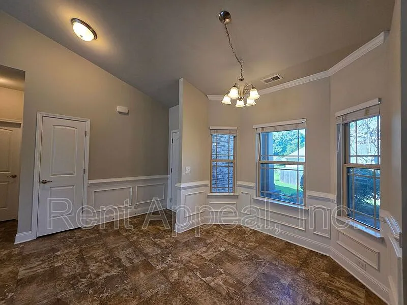 3 bed, 2.0 bath, 1540 sqft, $1,900 — Photo 3