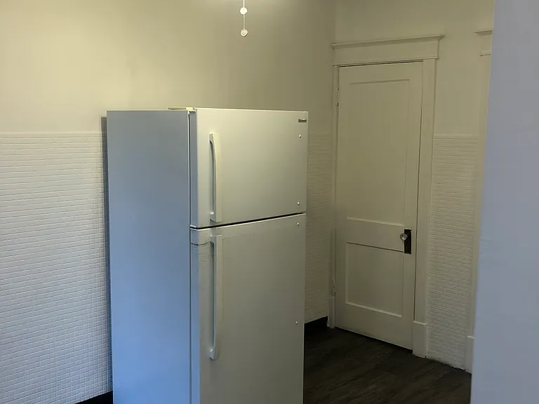 5235 Bancroft Ave — Photo 6